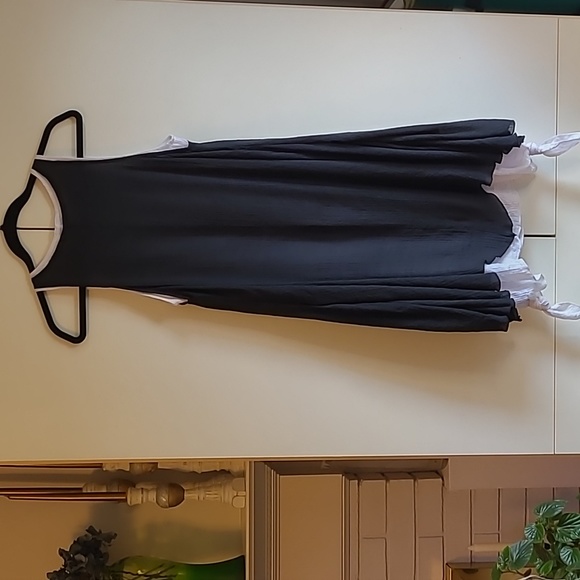 Coco+Carmen, sleeveless dress, black with white underlay, size small - Picture 3 of 3